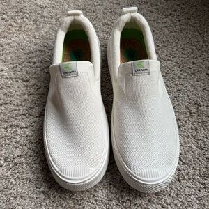 New Cariuma Unisex White Slip-On Loafer Shoes 9.5 Women